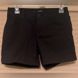 Halle Short II
Color: Black
Size: 0
Inseam: 5